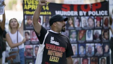 Un grupo de ciudadanos protesta contra los abusos policiales en Baltimore