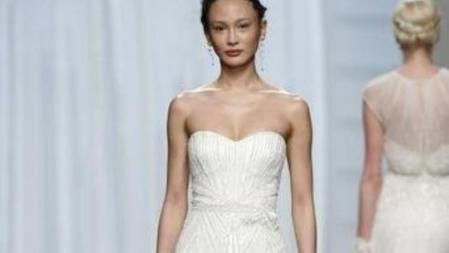 Rosa Clará ha presentado su colección para 2016 en la Pasarela Gaudí Novias