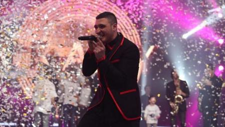 Nadav Guedj. Este joven representará a Israel en Eurovisión y se encuentra entre los favoritos al triunfo. Nació en París, pero se crió en tierras israelís. Cantará el tema 'Golden boy'.