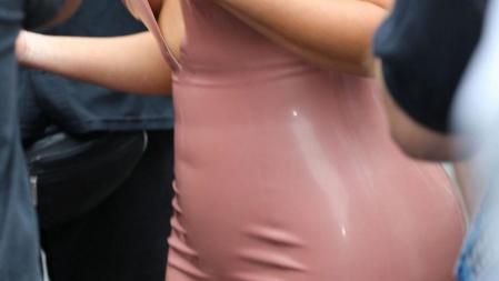 A Kim Kadrashian ya se le nota el embarazo