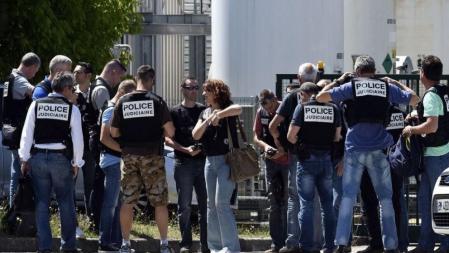 Atentado en Francia: La policía llega a la fábrica de Saint-Quentin-Fallavier, donde se ha producido el ataque