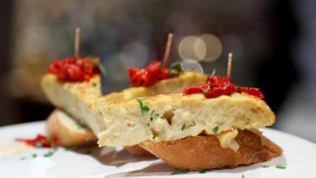 Pincho de tortilla y pimiento