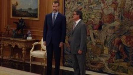 Imagen del encuentro entre Artur Mas y el rey Felipe VI en el palacio de la Zarzuela.