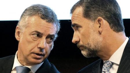 El Rey conversa con el lehendakari Iñigo Urkullu