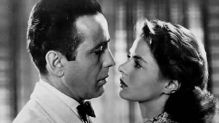 Ingrid Bergman protagonizó junto a Humphrey Bogart una película mítica, 'Casablanca' en 1942 bajo la batuta de Michael Curtiz. El film se hizo con tres oscars: mejor guion adaptado, mejor director y Mejor película, y fue nominada para otros cinco (que no ganó). Pero....'siempre nos quedará París', en la carrera de Ingrid es una interpretación memorable.