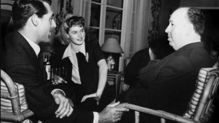 Ingrid Bergman y su gran amigo Cary Grant, junto al que fuere su director Alfred Hitchcock