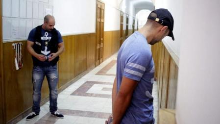 Sergio Morate, principal sospechoso de la muerte de las dos jóvenes de Cuenca, momentos antes de comparecer ante el tribunal en la localidad rumana de Lugoj