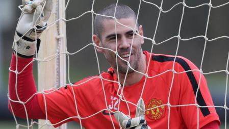 Víctor Valdés no tuvo suerte el Manchester United