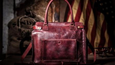 Bolso diseñado por la actriz