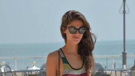 La modelo Elisa Sednaoui, una de las primeras en visitar el festival de Venecia