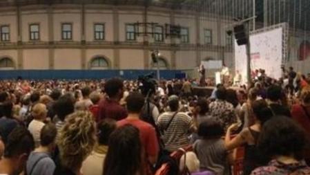 Los ocho 'alcaldes del cambio' en el acto público organizado por BComú en la Estació del Nord de Barcelona