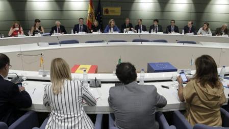 Vista general de la Conferencia Sectorial de Inmigración, que preside la ministra de Empleo, Fátima Báñez, para abordar la acogida de refugiados procedentes de Siria