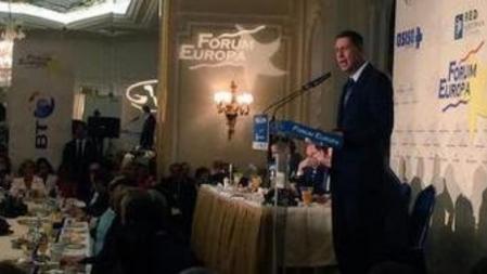 El candidato del PPC, Xavier García Albiol, en el Fórum Europa Nueva Economía.