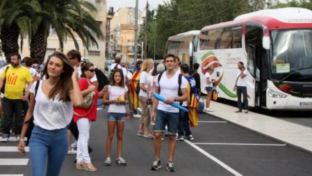 Momentos previos a la salida de los autobuses desde Amposta
