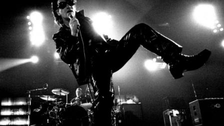Bono en la primera actuación de U2 en Barcelona