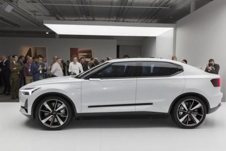 El prototipo 40.2 avanza las líneas del futuro Volvo S40