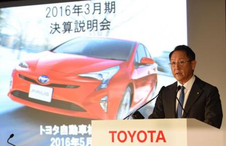 Akio Toyoda, presidente de Toyota Motors, anunciando resultados económicos de la compañía hace unos días