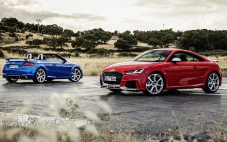 Audi TT RS Roadster (izquierda) y Coupe