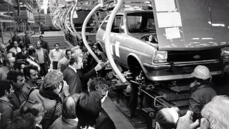 El rey Juan Carlos I acudió a la planta de Almussafes en 1976, año en el que inició su actividad fabricando el Ford Fiesta&nbsp;