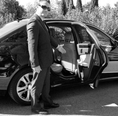 El cliente puede pedir que el conductor le abra la puerta para entrar al coche