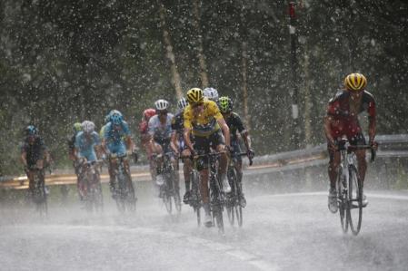 La lluvia protagonizó la etapa del Tour de 2016 con final en Arcalís. Tom Doumoulin se llevó la victoria.