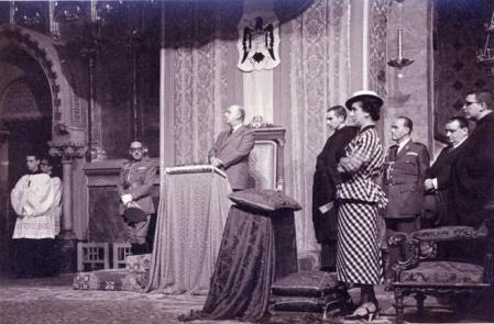 Visita de Francisco Franco al Monasterio de Montserrat, en el mes de junio de 1949, acompañado por Carmen Polo