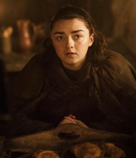 Maisie Williams como Arya Stark.