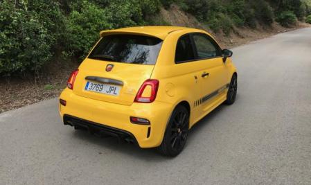 Si el color amarillo no llama la atención suficientemente, ya lo hará su sistema de escape