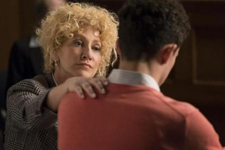 Edie Falco es Leslie Abramson en Law and Order: True crime.