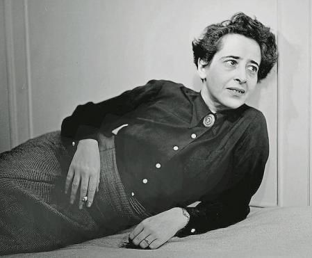 La pensadora Hannah Arendt en una imagen de 1949 (Photo by Fred Stein Archive/Archive Photos/Getty Images)