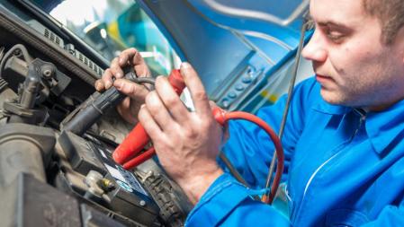 Con una revisión a tiempo de la batería evitarás sorpresas desagradables en invierno&nbsp;