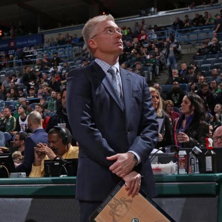 Joe Prunty en su etapa como entrenador jefe de los Milwaukee Bucks