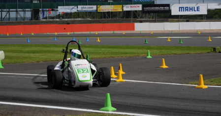 El equipo de la UPC de Terrassa ganó en eficiencia con el ecoRZ en la Formula Student UK 2016