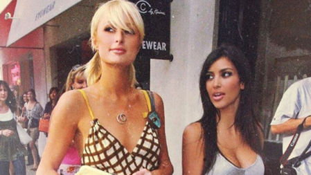 Paris Hilton y Kim Kardashian paseando juntas en 2006, tuvieron una verdadera relación de amistad.