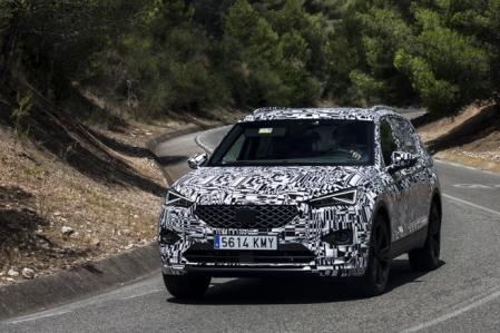 El coche se siente cómodo sobre cualquier asfalto