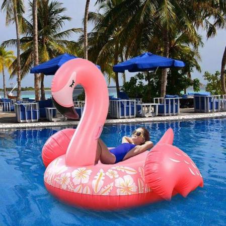 Flotador de flamenco, uno de los más de moda