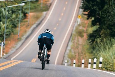 Para adelantar a un ciclista, debemos tener en cuenta todas las precauciones