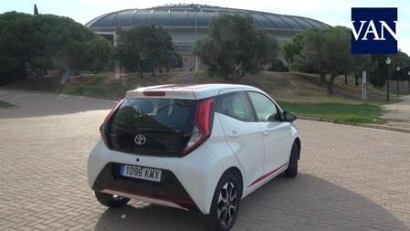 Se trata de un vehículo compacto y muy funcional para un uso urbano, disponible en dos acabados y un único motor gasolina de 72 CV.