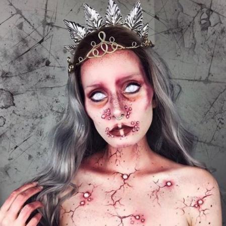 Con un pincel fino es posible conseguir el hiperrealismo de las venas.