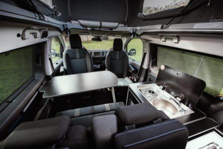 La mayor adaptación camper del Traveller by Tinkervan incluye hasta una cocina