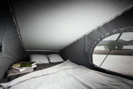 El dormitorio de techo es apto para dos personas