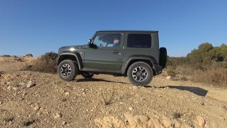 Si te gustan los todoterrenos, este Jimny, por precio y aptitudes off-road es la base por la que habría que empezar,