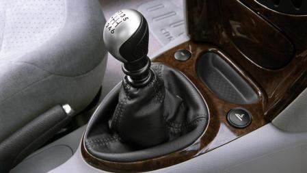 El cambio de marchas manual está condenado a desaparecer ya que los coches eléctricos son automáticos