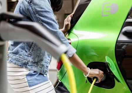 Las marcas quieren poner el coche eléctrico al alcance de todos