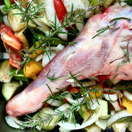 El cordero antes de ser horneado El cordero antes de ser horneado