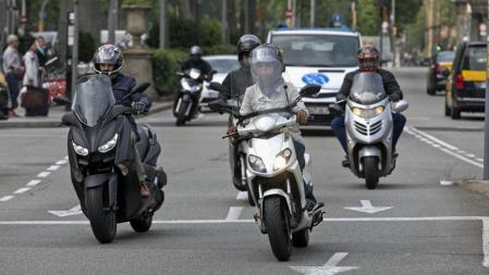 Las motos son un vehículo muy práctico para circular por las ciudades.