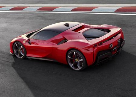 El 90 en su denominación hace referencia al aniversario de la creación de la Scuderia Ferrari