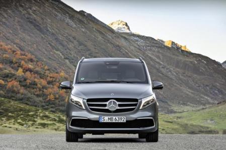 El Clase V exhibe un nuevo frontal que adopta el lenguaje de diseño de los actuales turismos de Mercedes-Benz