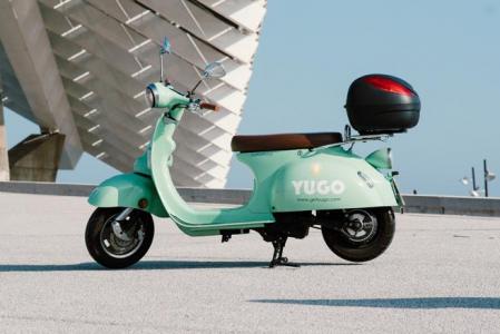 Hoy en día existen multitud de compañías como Ecooltra o Yego que ofrecen servicios de alquiler de motos eléctricas por minuto