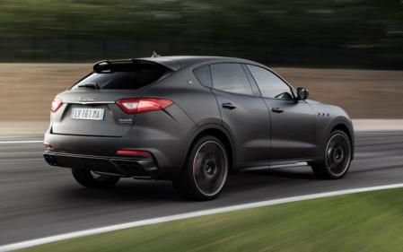 El Levante Trofeo cuenta con detalles exteriores que le aportan una mayor personalidad y una deportividad reforzada.